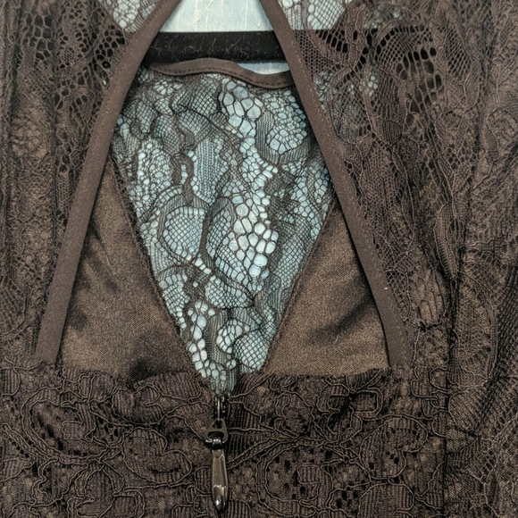 Beautiful BCBG Lace Dress - Picture 3 of 5